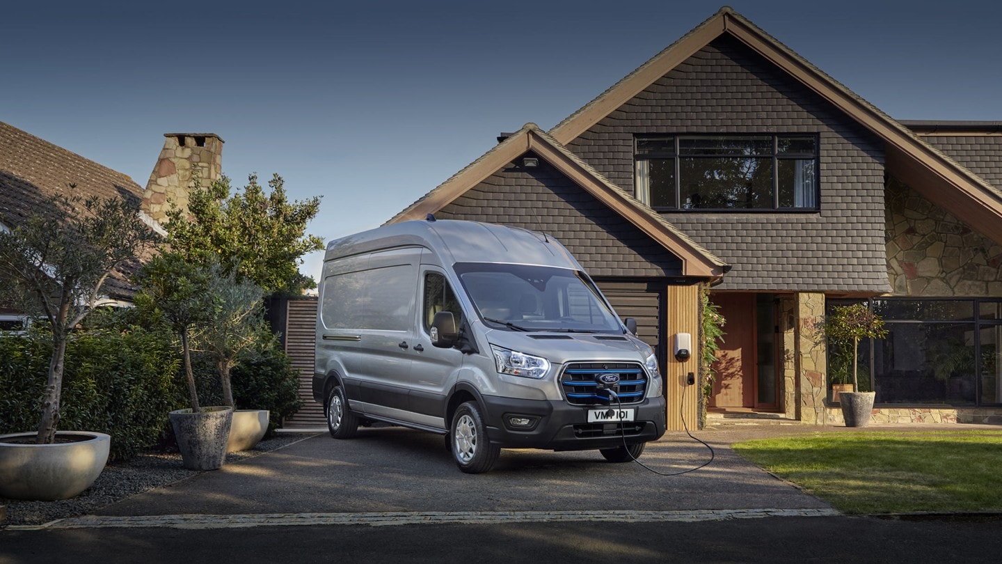 ford etransit eu Shot_06_V363_ETransit_Front_3_4_HomeCharging_2 16x9 2160x1215