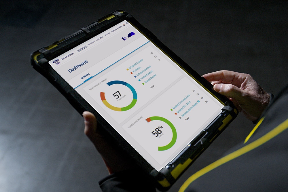 ford e_transit_custom eu Column_Card_TransitCustom_15 3x2 1000x667 ford pro software on tablet